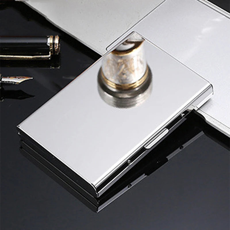 Metalowe etui na karty