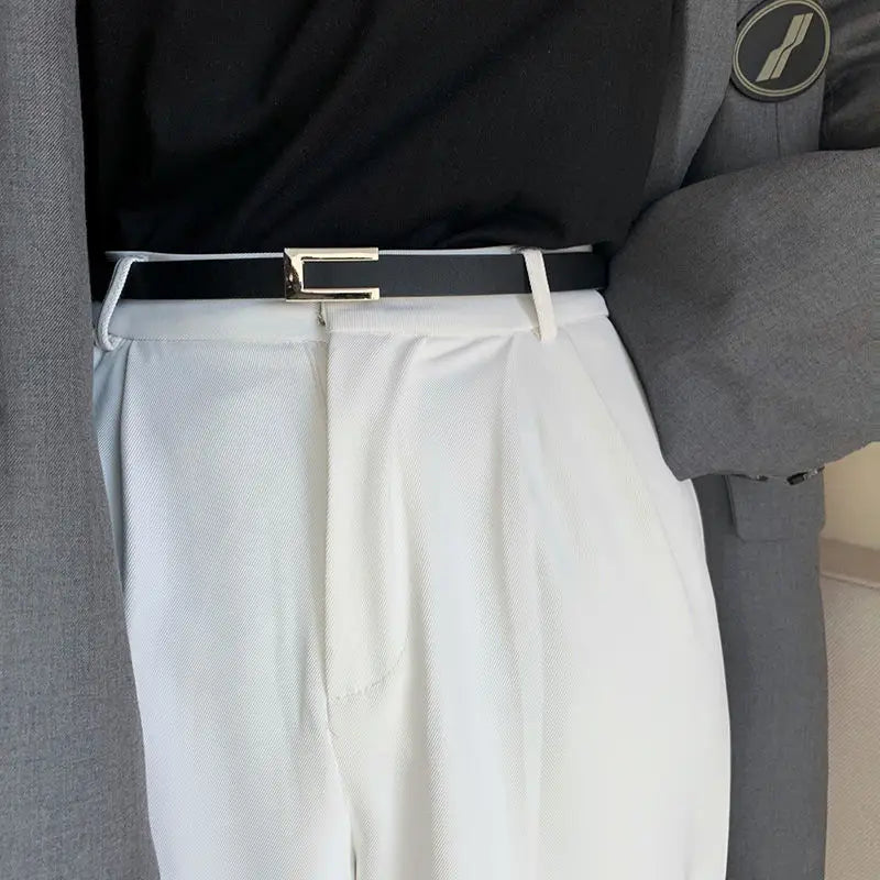 Elegancki pasek z ozdobną prostokątną klamerką