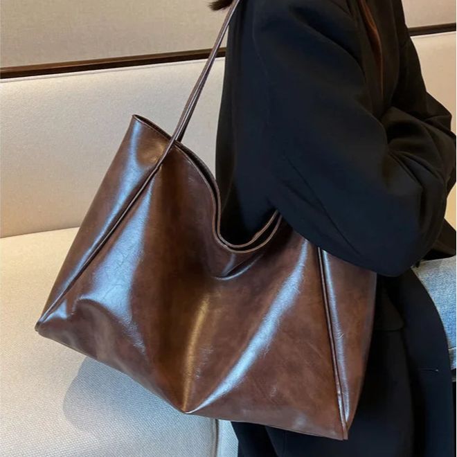 Lakierowana torba shopper