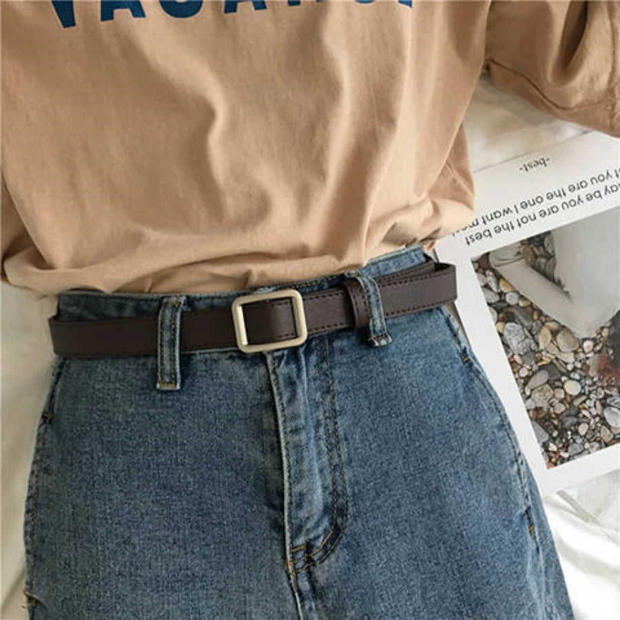 Minimalistyczny pasek z kwadratową klamerką