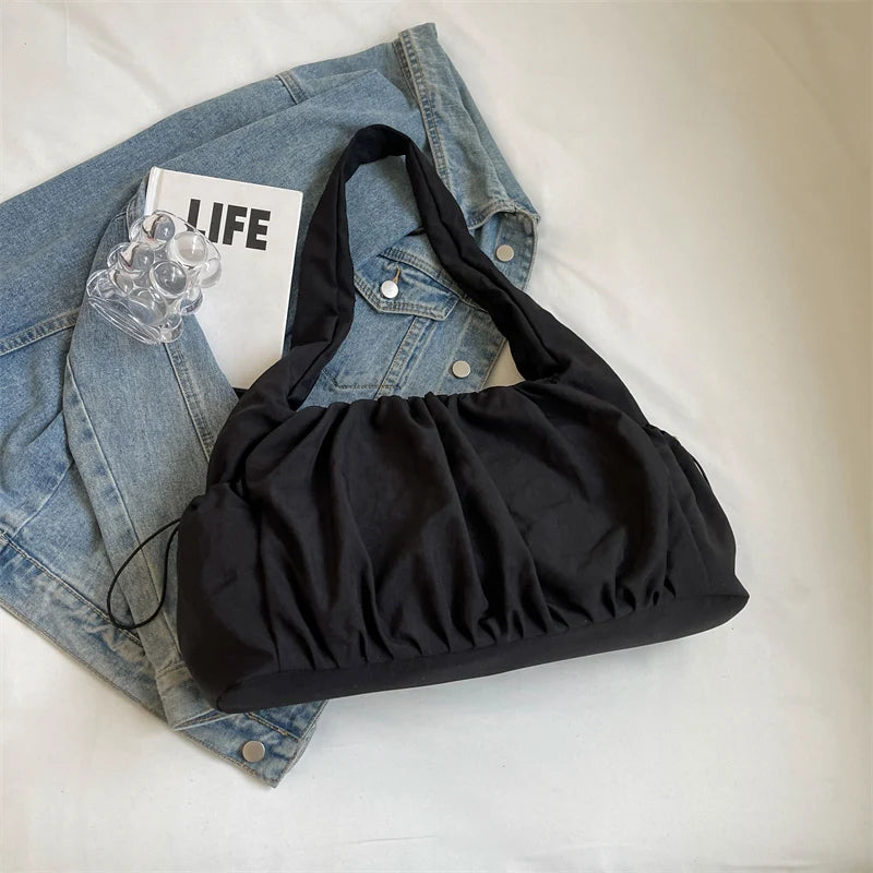 Nylonowa torebka na ramię z marszczeniem