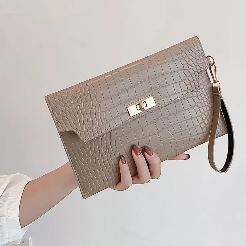 Kopertówka z elegancką klamerką