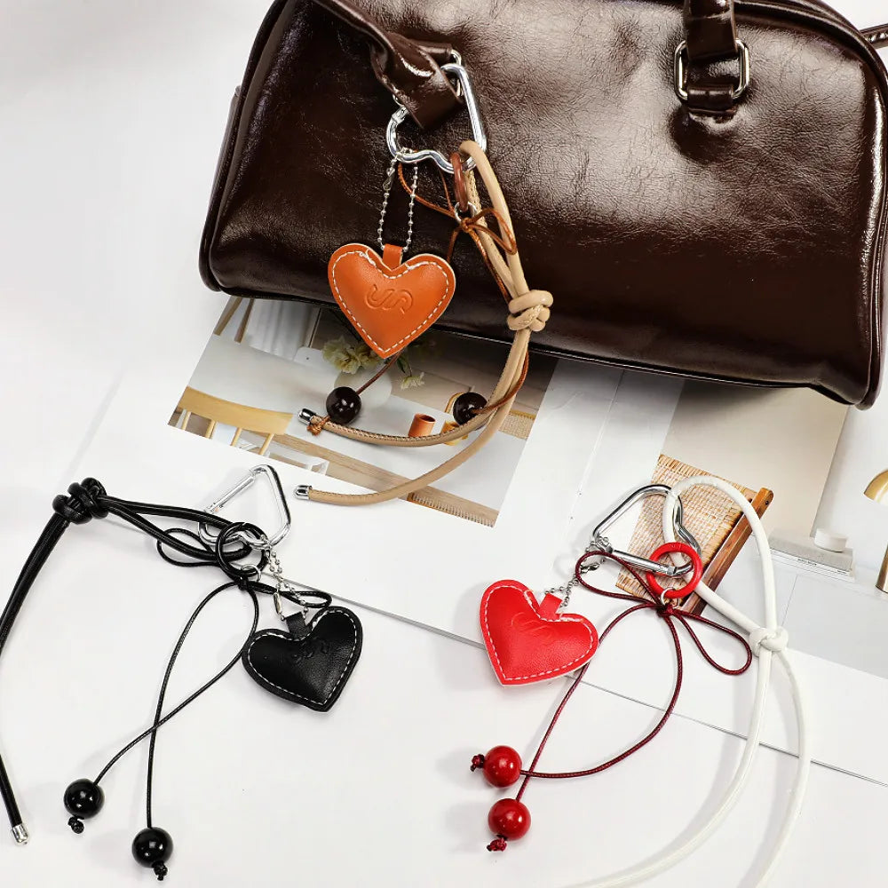 Zawieszka serduszko ze sznurkiem i kokardką