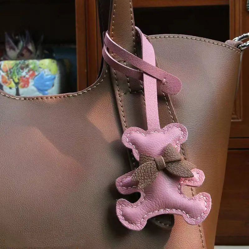 Zawieszka miś skórzany