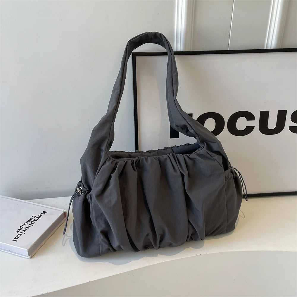 Nylonowa torebka na ramię z marszczeniem