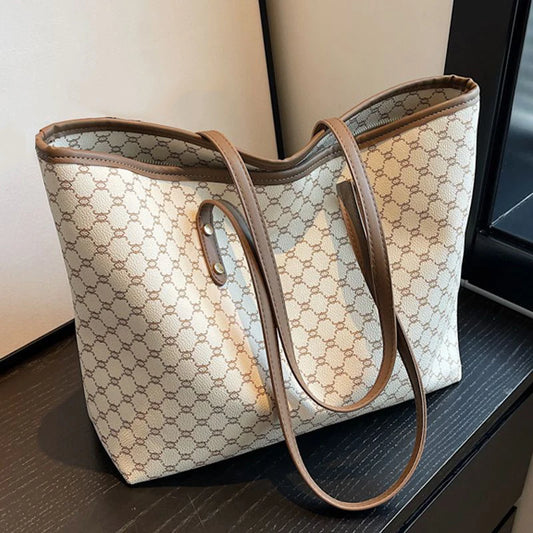 Elegancka shopperka z monogramem
