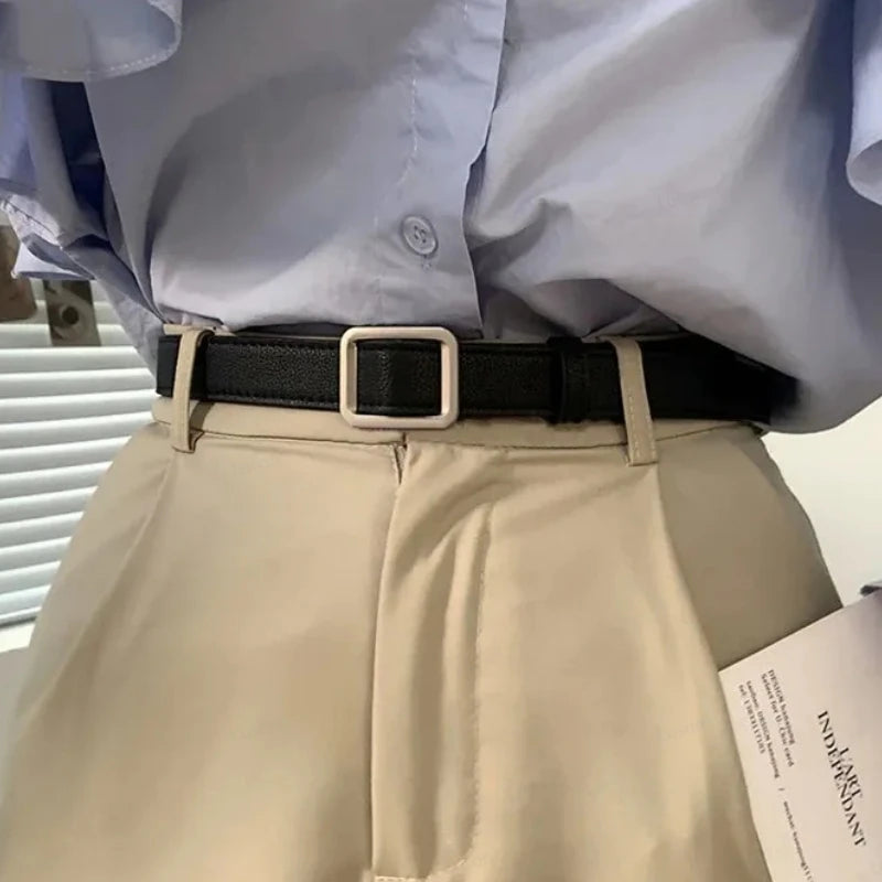 Minimalistyczny pasek z kwadratową klamerką