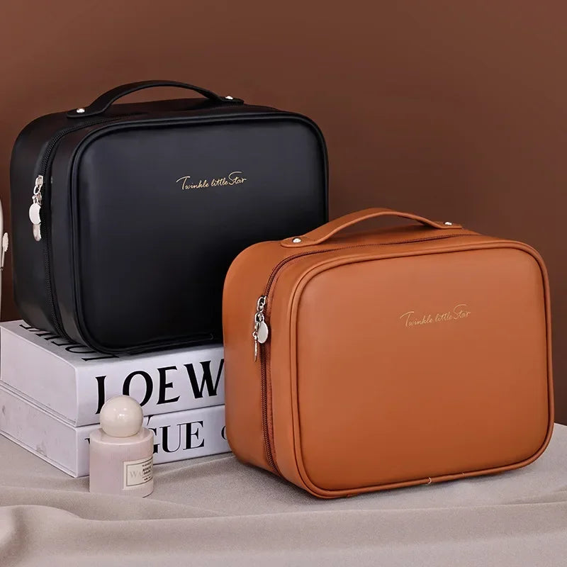 Pojemna kosmetyczka z uchwytem na rękę