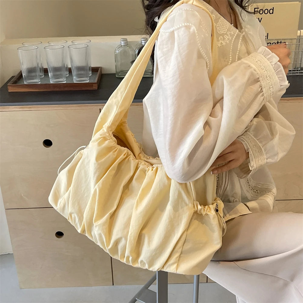 Nylonowa torebka na ramię z marszczeniem