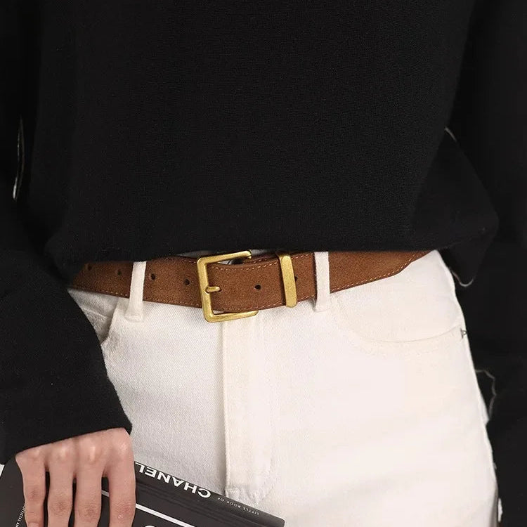 Zamszowy pasek ze złotą klamerką