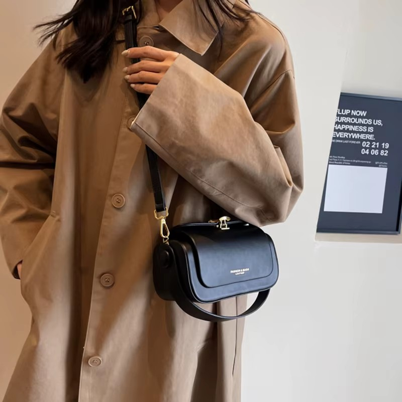 Torebka na ramię kuferek