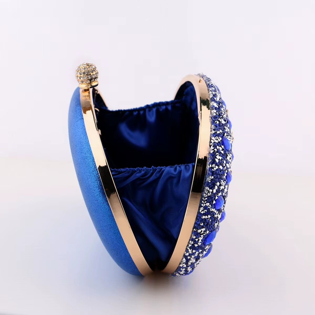 Elegancka błyszcząca torebka wieczorowa