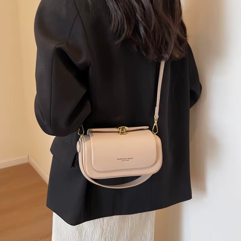 Torebka na ramię kuferek