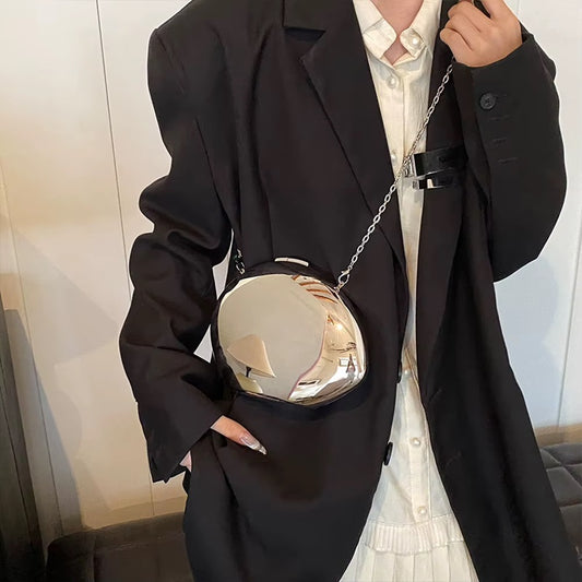 Elegancka kopertówka w kształcie muszli