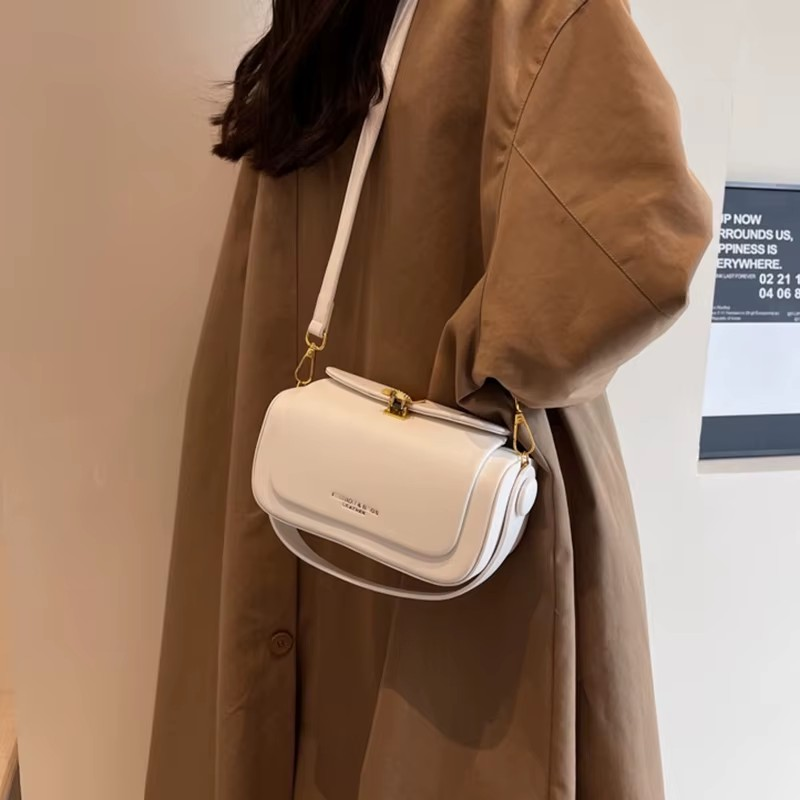 Torebka na ramię kuferek