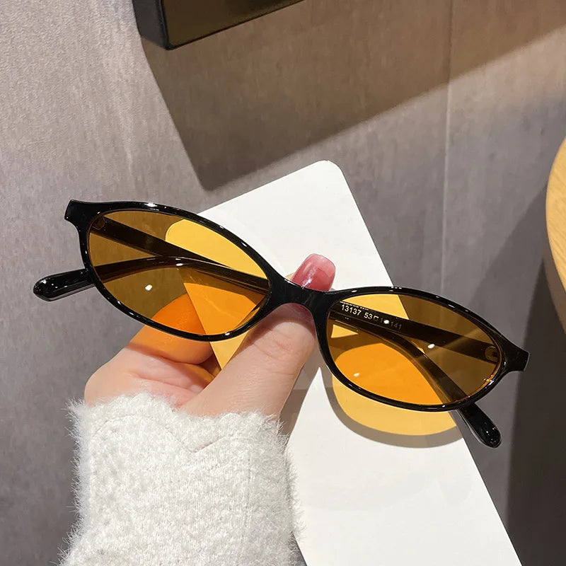 Owalne okulary  przeciwsłoneczne vintage