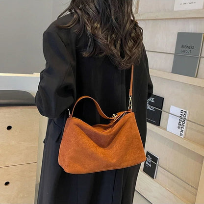Zamszowa torebka crossbody