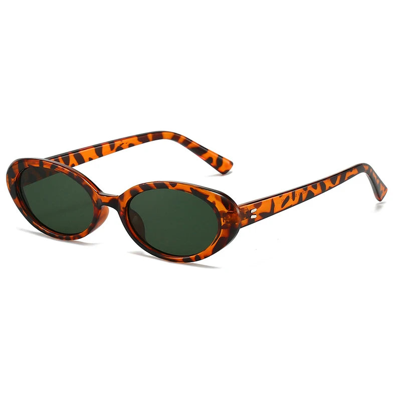 Owalne okulary retro z kolorową soczewką