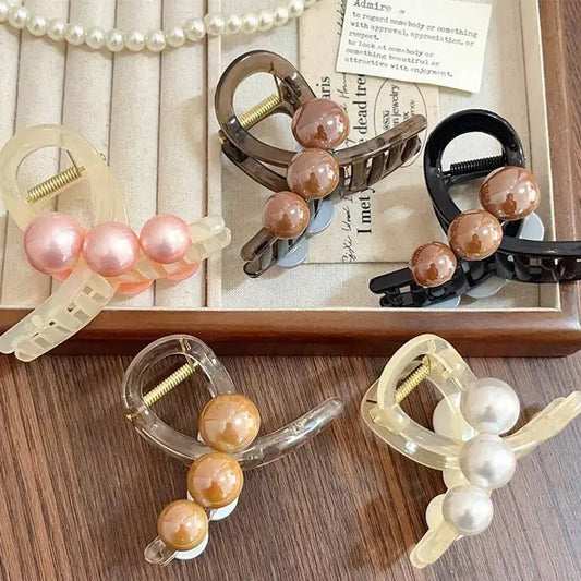 Klamra do włosów w ciekawym kształcie z ozdobnymi kuleczkami