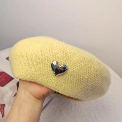 Czapka beret ze srebrnym serduszkiem