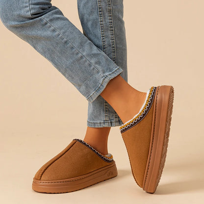 Ciepłe kapcie na platformie