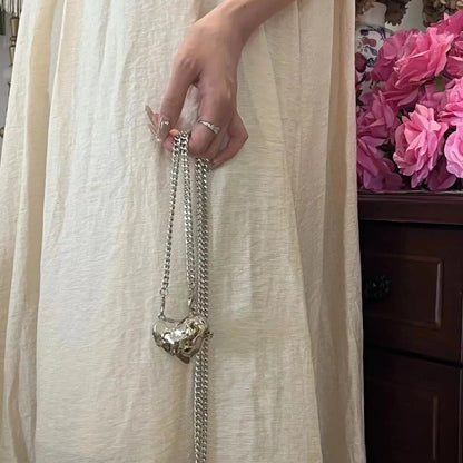 Ozdobna mini torebeczka-pasek z serduszkiem na łańcuszku