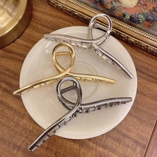 Minimalistyczna metalowa klamra pętelka