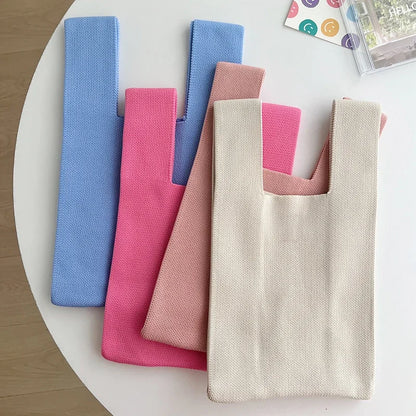 Mała torebka z dzianiny