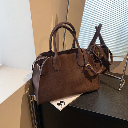 Mała zamszowa torebka shopper na pasku z rączkami