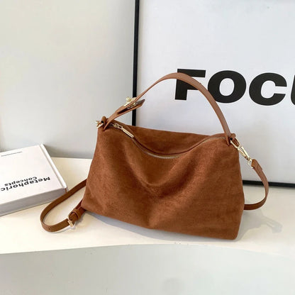 Zamszowa torebka crossbody