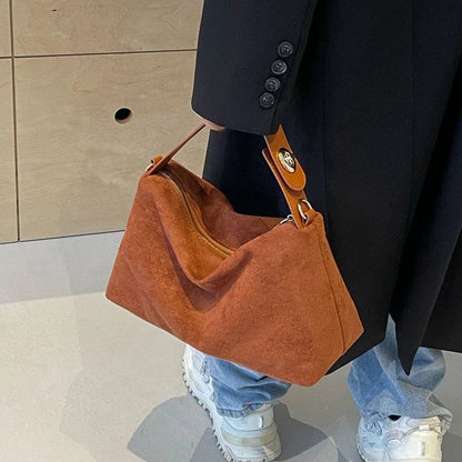 Zamszowa torebka crossbody