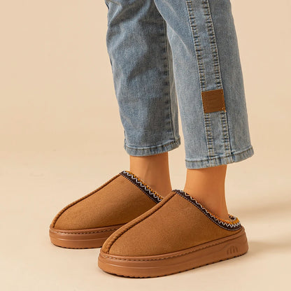 Ciepłe kapcie na platformie