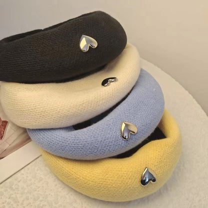 Czapka beret ze srebrnym serduszkiem