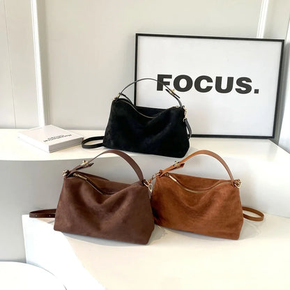 Zamszowa torebka crossbody