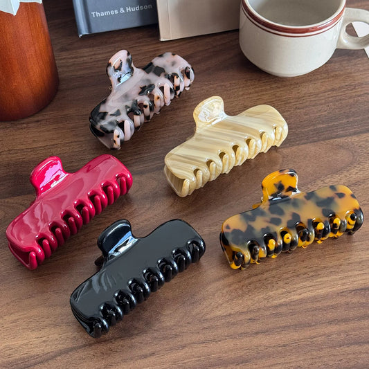 Prostokątna klamra do włosów o zaokrąglonych rogach