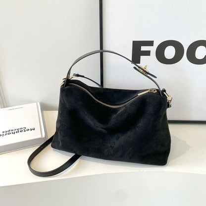 Zamszowa torebka crossbody