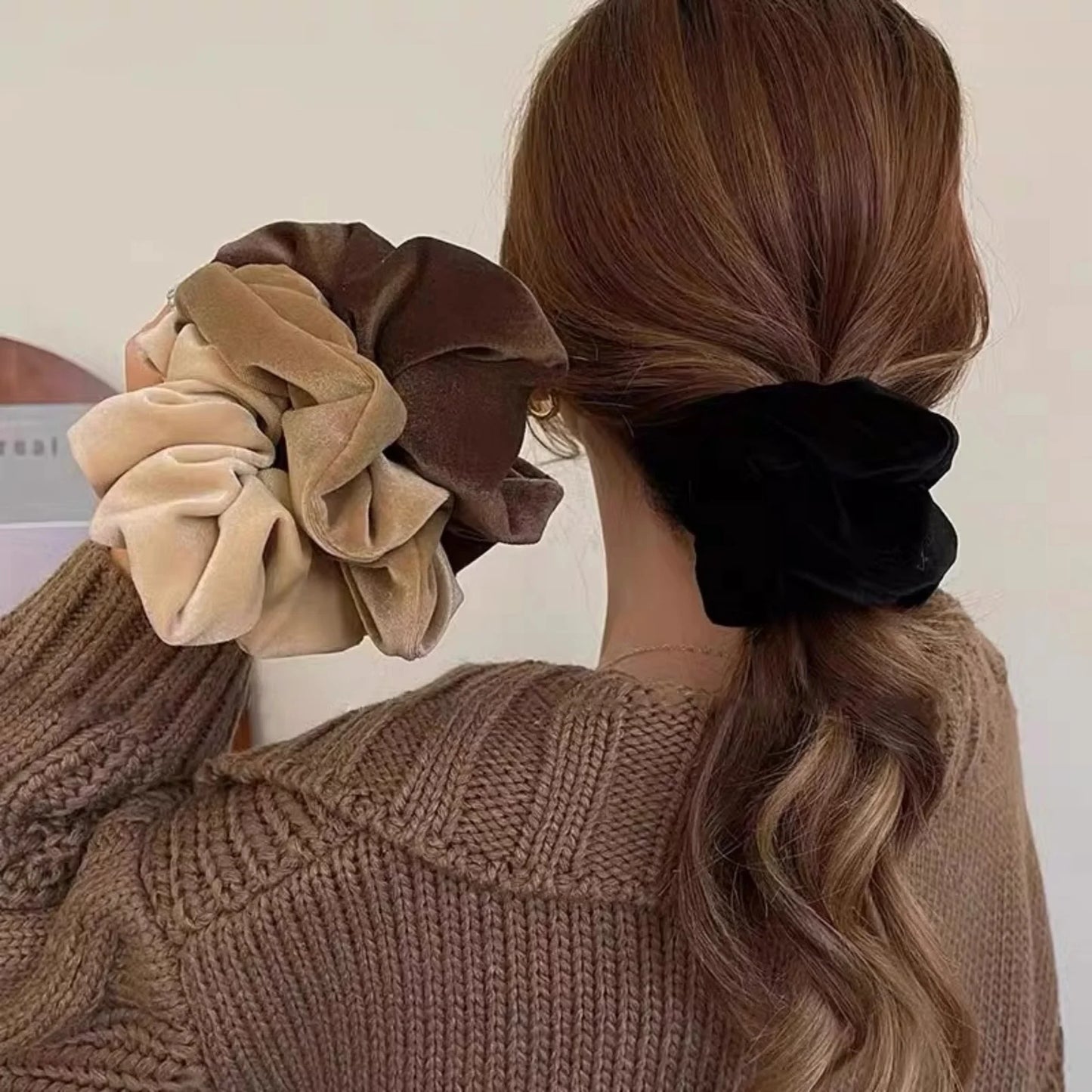 Aksamitna gumka do włosów