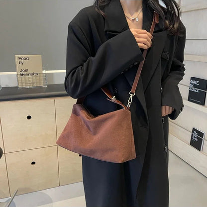 Zamszowa torebka crossbody
