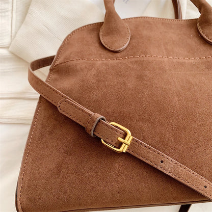 Mała zamszowa torebka shopper na pasku z rączkami