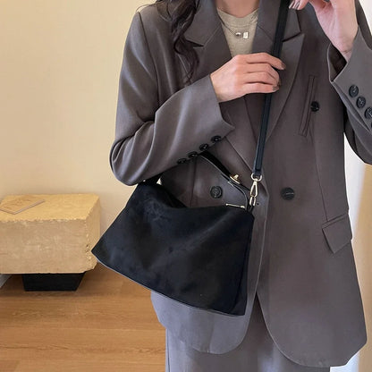 Zamszowa torebka crossbody
